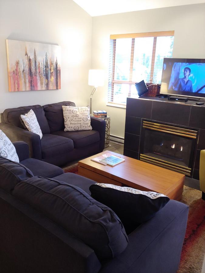 Tyndalstone Lodge 3 Bedroom In The Heart Of Village North Уистлер Экстерьер фото